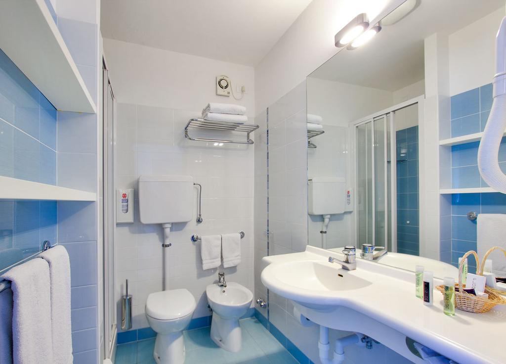 Double or Twin Room Beach Access,402995280:JPEG